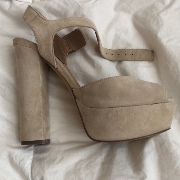 !!SOLD!! STEVE MADDEN Jillyy Platform Sandals - Picture 6 of 8
